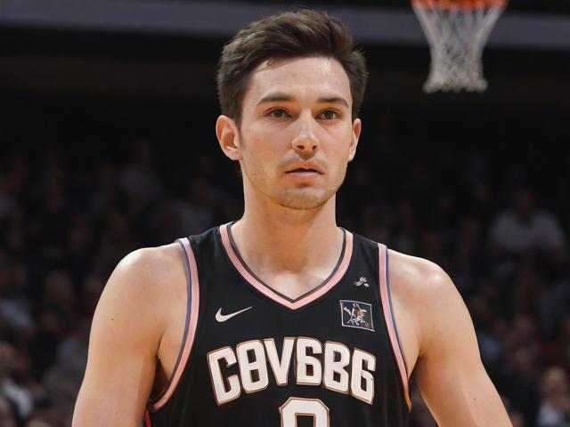 开云体育_ NBA全明星赛的回顾：明星球员的巅峰对决，nba全明星开幕式视频