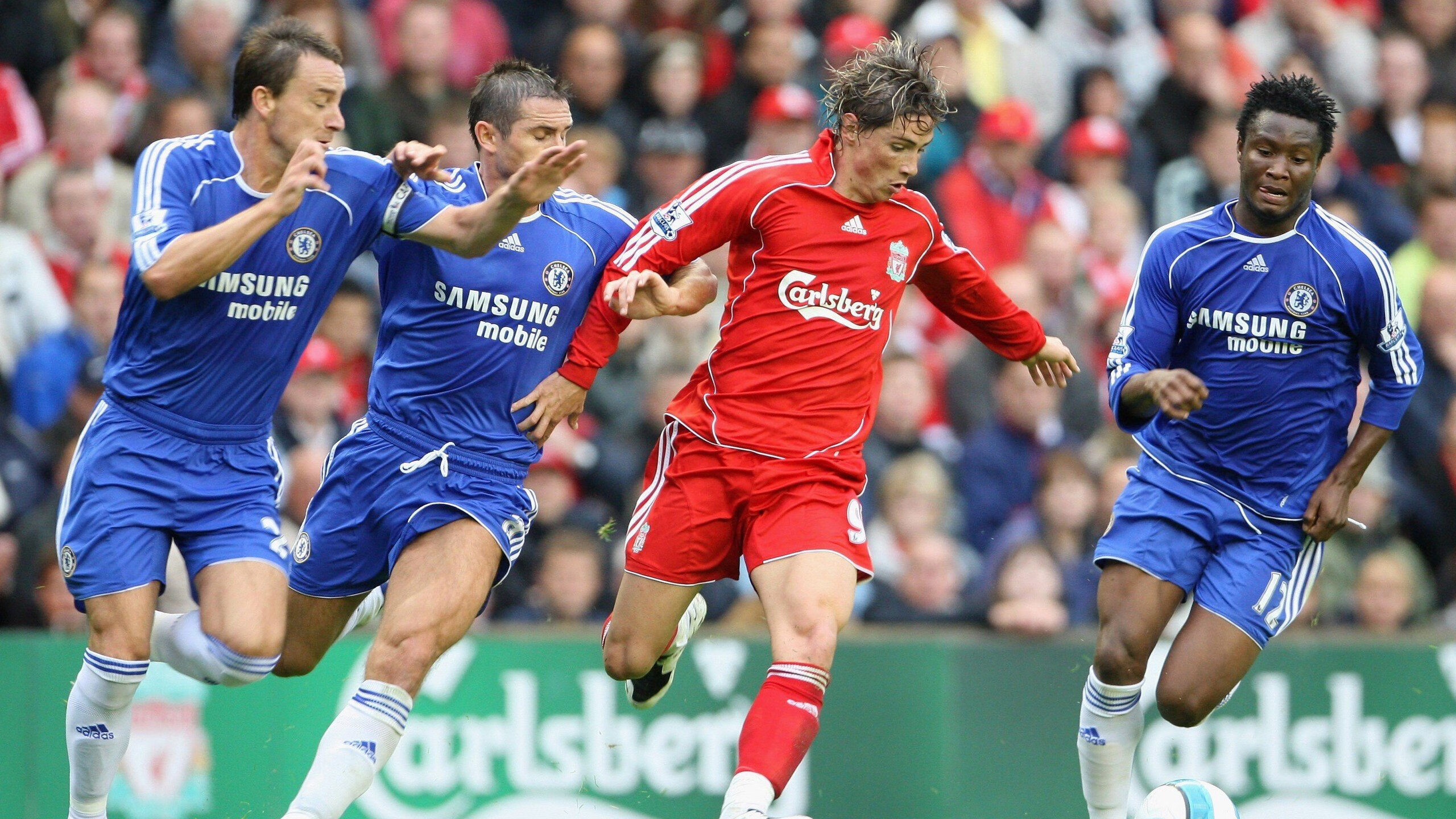 中超联赛中国足球迎战 球迷关注度持续攀升，中超足球比赛