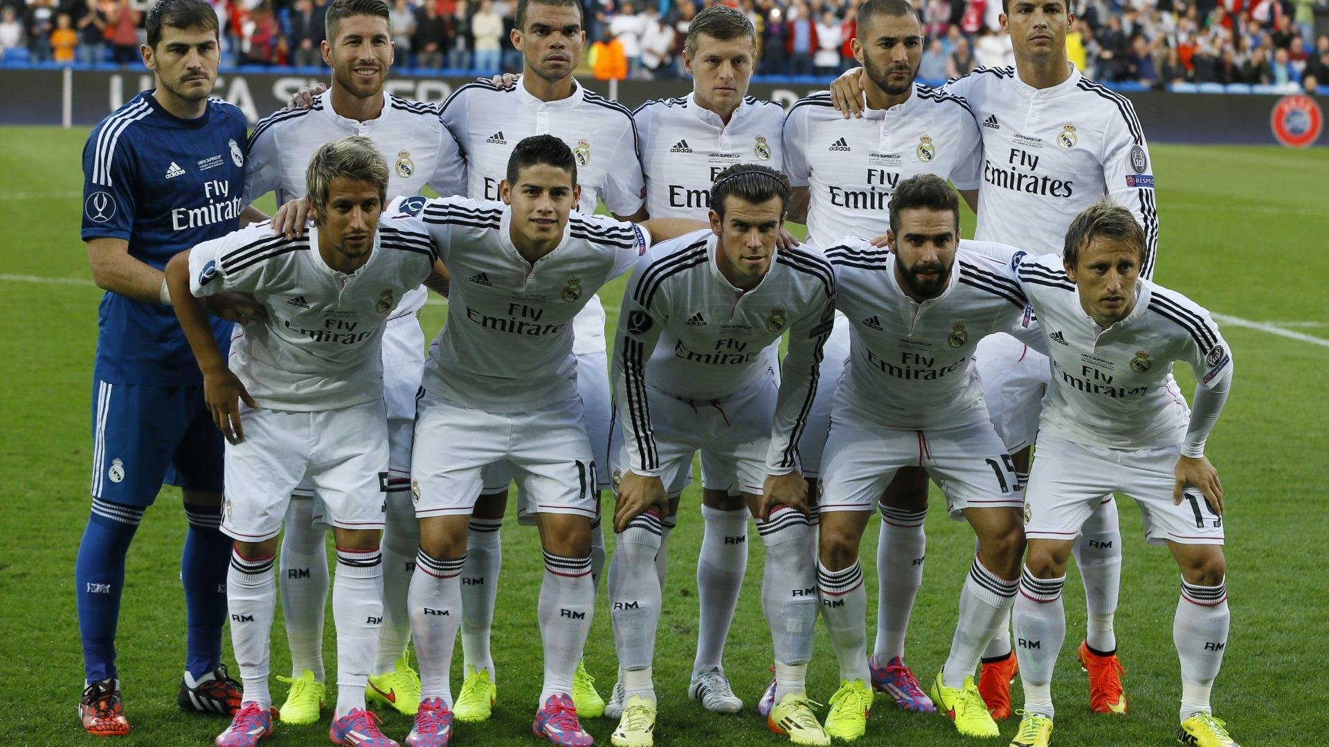 2016年季后赛：面对雷霆的“生死战”，库里挺身而出，投中多个超远距离三分，赢得“最佳表现”